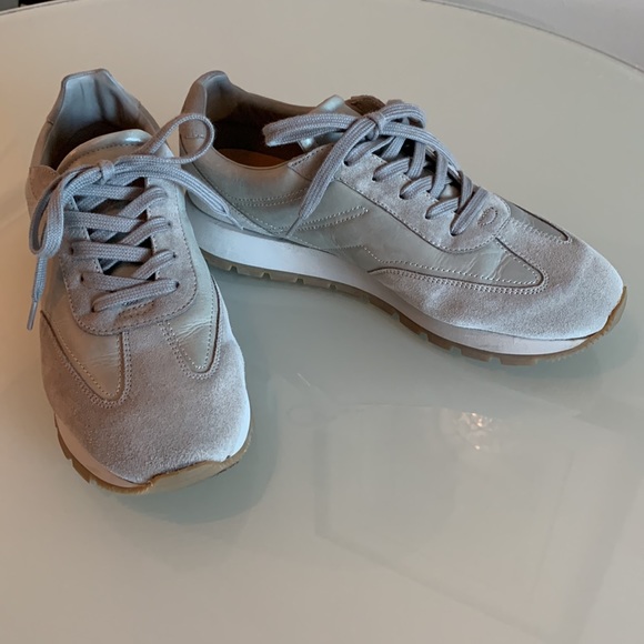Koio retro runners in breeze. - Picture 6 of 10